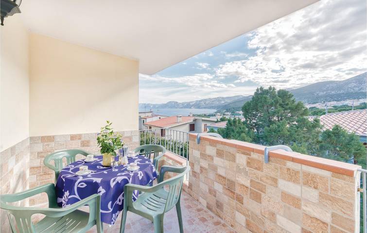 Apartamento vacacional entero, Apartamento junto a la playa con propietario in situ y WiFi in Cala Gonone, Dorgali
