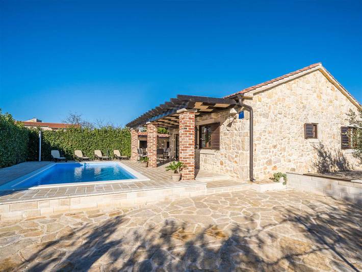 Stone Villa Petit Rustica with heated pool in Sukosan, Zadar