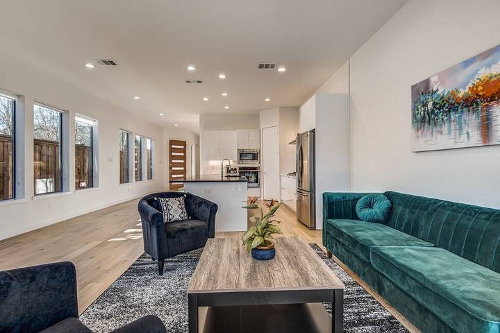 Vacation rental for 8 people, with balcony and yard in Dallas