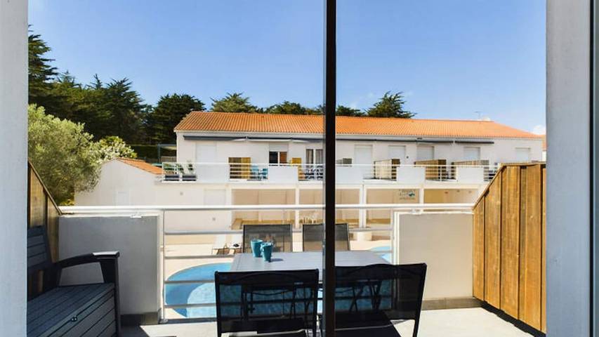 Vacation apartment for 5 people, with balcony and pool in Vendée