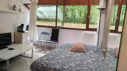 Gîte pour 2 personnes, avec jardin et vue à Vaux-le-Pénil