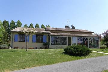 Gîte pour 6 personnes, avec terrasse et jardin à Cahuzac