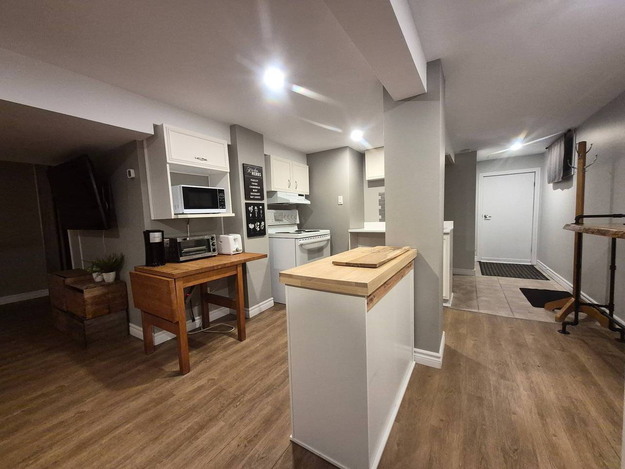 Oasis Paisible Sous-sol Privé avec Lit Queen & Cuisine Complète in Québec