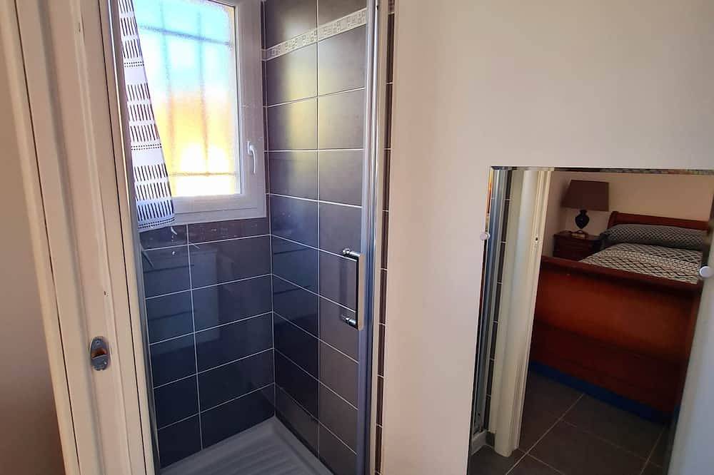 Pretty detached house close to the sea, with above-ground pool in Mudaison, Côte d'Améthyste