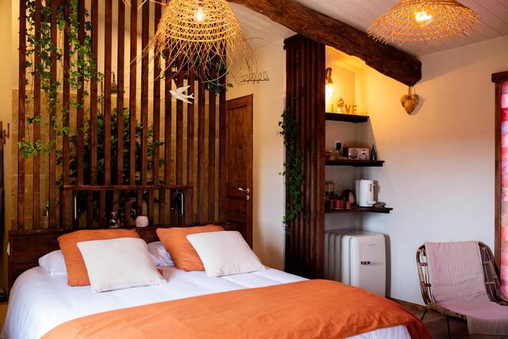 Chambre d’hôte pour 2 personnes, avec Balcon et Terrasse ainsi que Jacuzzi et Jardin à Valréas