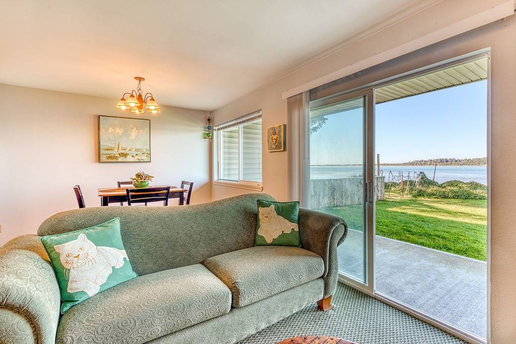 Hübsches Cottage am Wasser mit eigenem W / D und herrlichem Blick auf die Bucht in Coos County