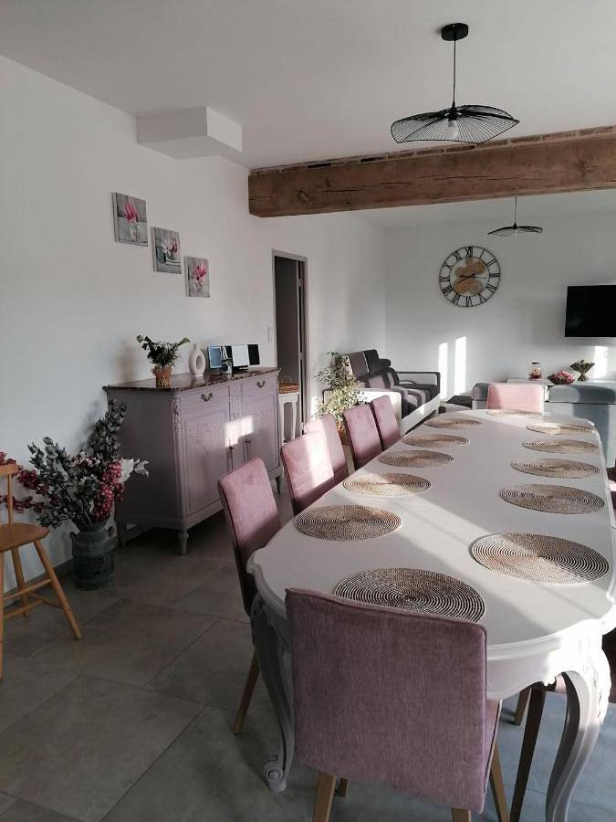 Location de vacances pour 12 personnes, avec jardin et vue dans Binas