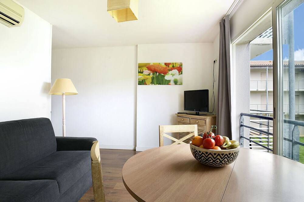Apartamento entero, T2 cosy au calme | Centre bien-être & piscine in Lagord, Región de La Rochelle
