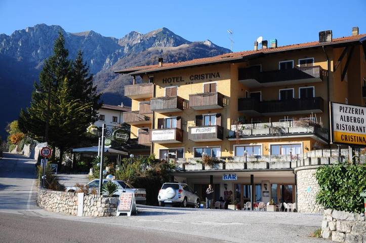 Hôtel, avec Balcon et Terrasse ainsi que Jardin et Vue à Villa del Monte