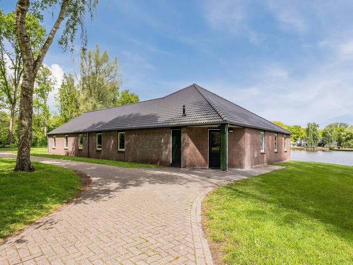 Bungalow for 40 people, with terrace and pool, with pets