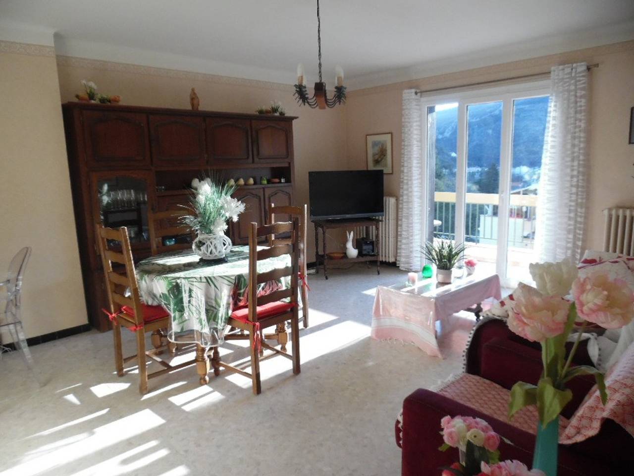 Ganze Wohnung, Gemütliche F2 Wohnung mit Terrasse, Parkplatz und Wlan - Nahe Stadtzentrum und Thermen in Montbolo, Céret und Umgebung