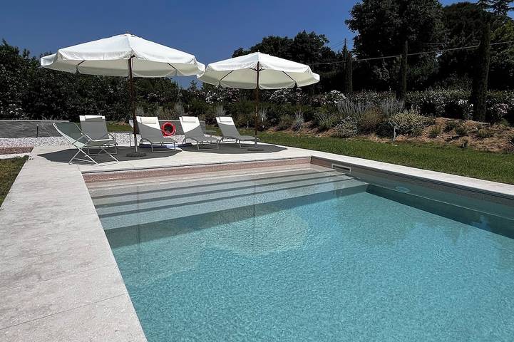 Casa de vacaciones para 3 personas, con jardín además de piscina y balcón - 1