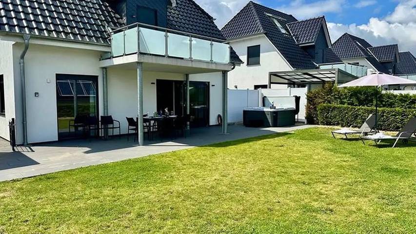 Ferienhaus für 9 Personen, mit Sauna und Garten sowie Pool in Mecklenburgische Seenplatte - 2