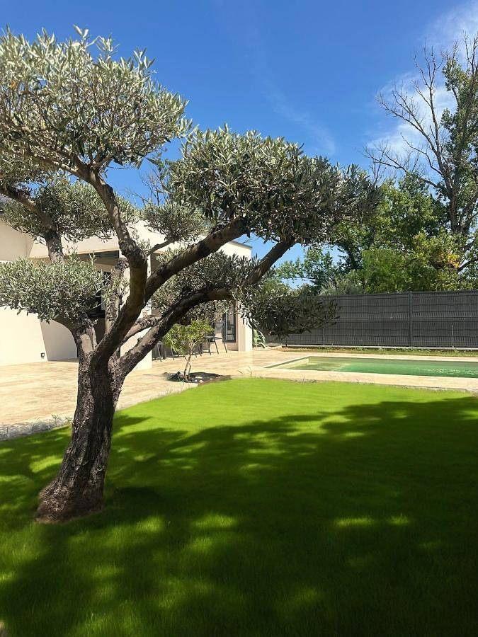 Location de vacances pour 8 personnes, avec piscine ainsi que jardin et terrasse à Charmes-sur-Rhône - 3