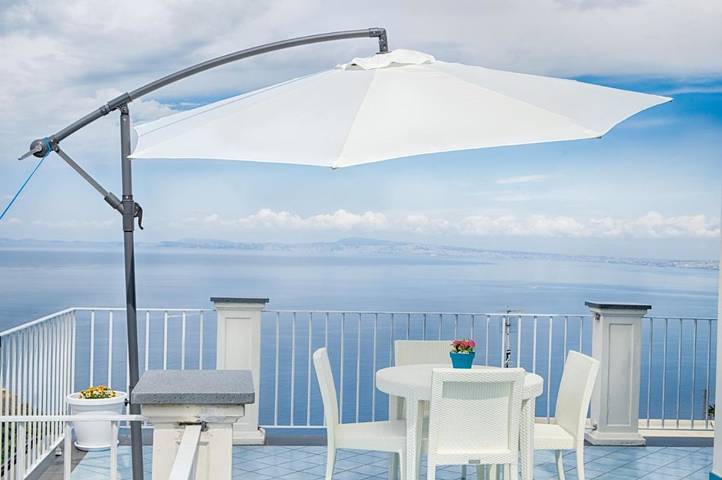 Location de vacances pour 2 personnes, avec terrasse et vue, animaux acceptés à Vico Equense - 4