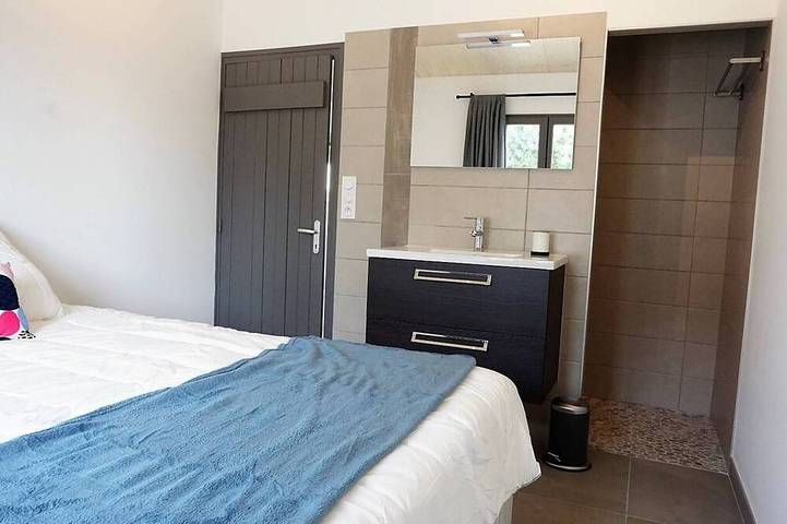 Location de vacances pour 6 personnes dans Plage des Sableaux - 2