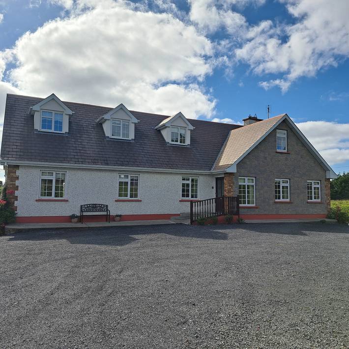 Ferienhaus für 13 Personen, mit Balkon und Garten sowie Seeblick in Irland
