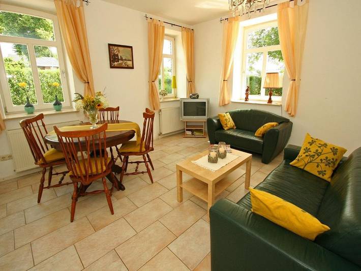 Vakantiehuis voor 10 personen, met terras in Wijlre