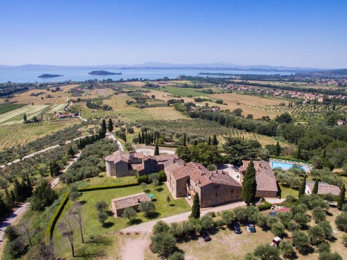 Resort per 4 persone, con Terrazza e Giardino nonché Piscina in Umbria