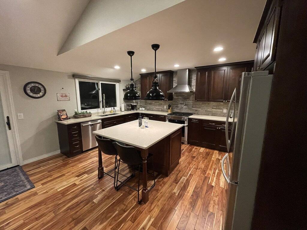 Willow Creek Oasis with Amazing Outdoor Kitchen in Centennial, Arapahoe County