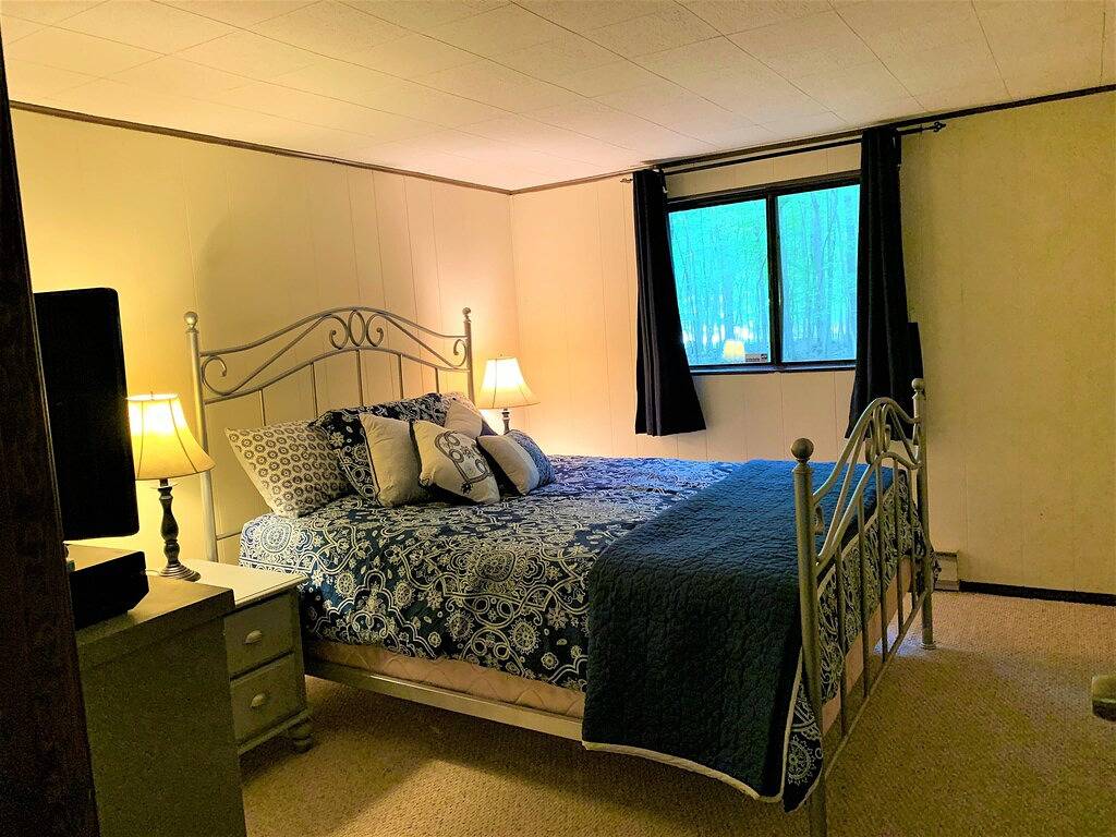 Pocono Cabin in Masthope Mountain Community in Masthope, Pike County