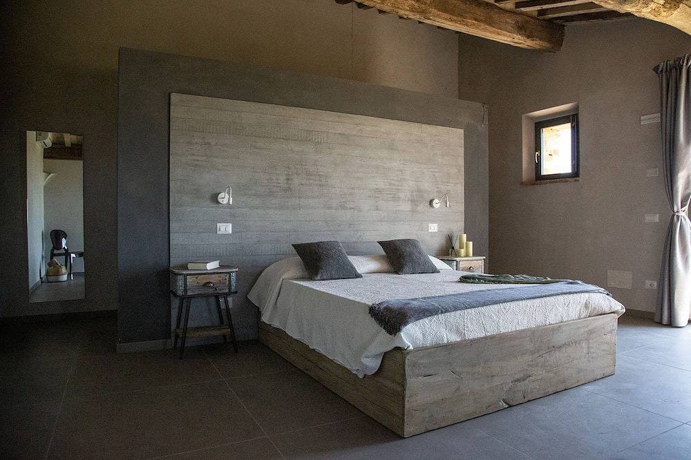 Authentic Tuscan Villa with infinity pool & stunning views of Val d'Orcia in Torrita di Siena, Siena Provinz