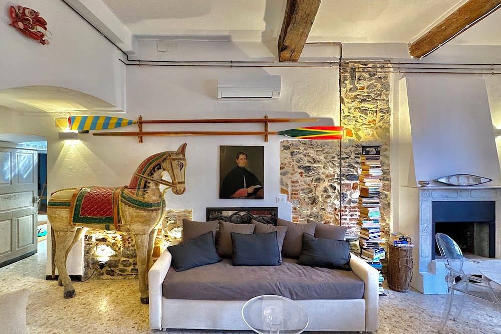 Casa Única: Vista a la Plaza, Vista al Mar, Aire Acondicionado, 2 Baños, Spa in Vernazza, Vernazza Municipio