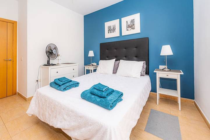 Modern 3 bedroom house close to the beach with a large pool.  Sleeps 6 people in Caleta de Fuste, Antigua