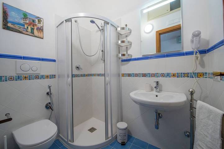 Entire apartment, Enjoyable 1-bedroom apartment with AC in charming Minori,cozy apartment no steps in Minori, Amalfi Coast
