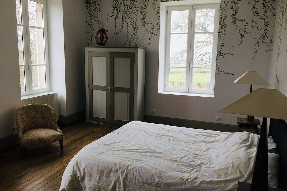 Maison de charme en Bourgogne Sud, pleine campagne,  piscine et vue 360 in Martigny-le-Comte, Région de Charolles