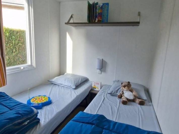 Mobil home pour 6 personnes, avec terrasse et piscine à Saint-Geniez-d'Olt - 4