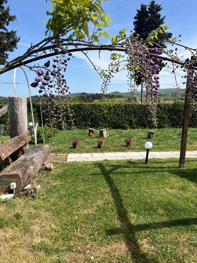 Agriturismo per 2 persone, con Terrazza e Giardino nonché Panorama a Tavarnelle Val di Pesa