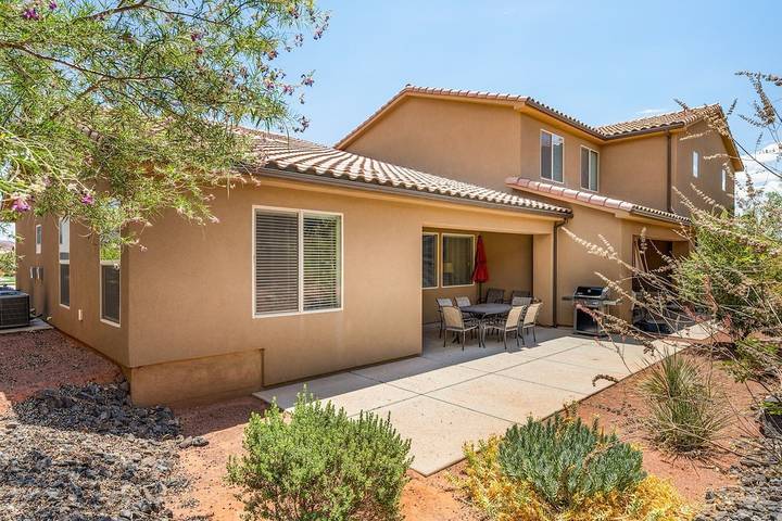 Ferienhaus für 13 Personen, mit Terrasse und Whirlpool sowie Pool - 1