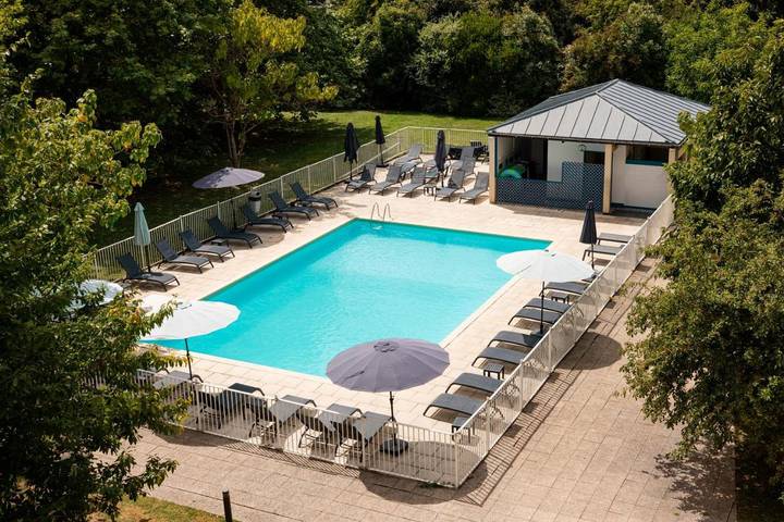 Aparthotel para 4 personas, con piscina y jardín - 1