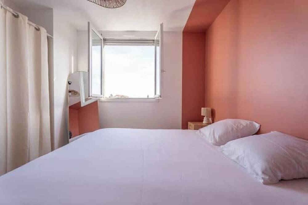 Geheel appartement, T2 air-conditioned Private parking Balcony Autonomous arrival in Villefranche-sur-Saône, Beaujolais