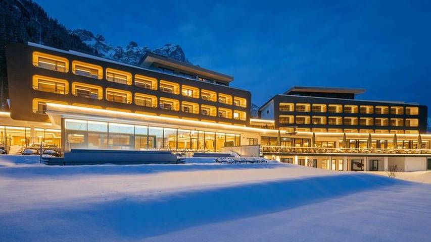Hôtel pour 2 personnes, avec piscine et vue sur le lac ainsi que sauna et jardin