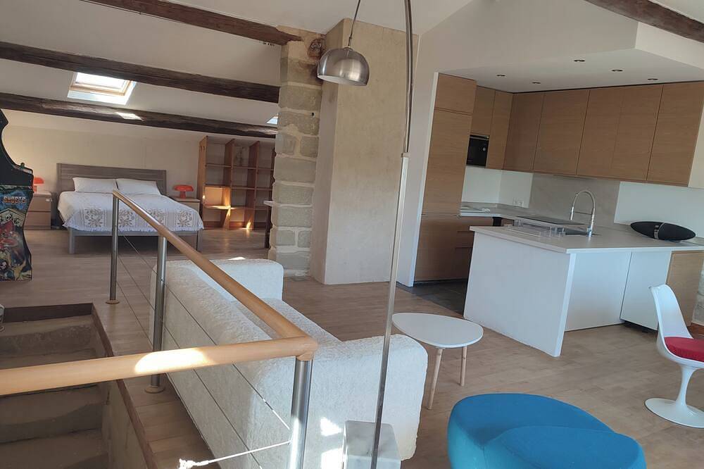 Loft Saint Quentin la Poterie in Saint-Quentin-la-Poterie, Nimes region