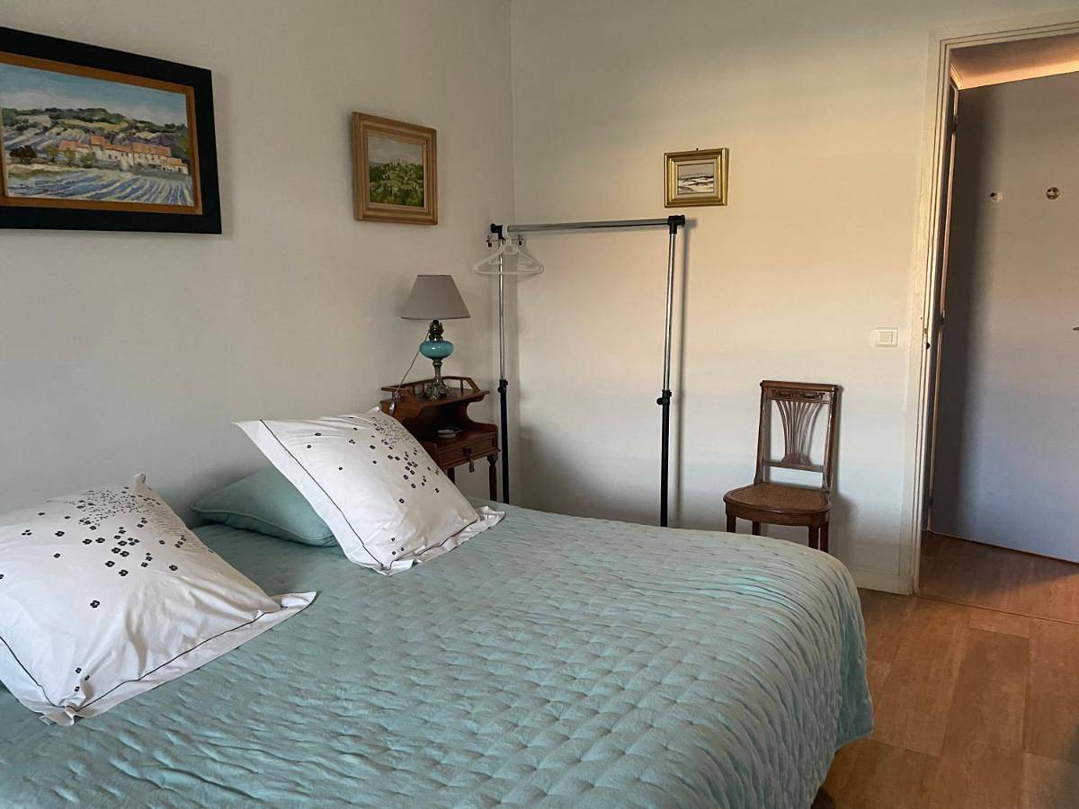 Double or Twin Room with Bathroom in Orange, Vaucluse