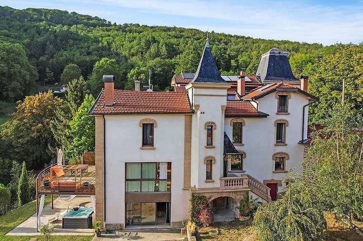 Location de vacances pour 2 personnes, avec Jardin et Piscine à Yzeron