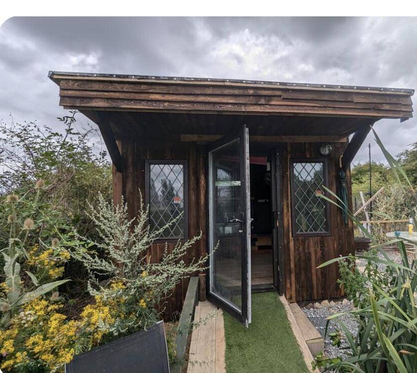 The willow cabin in Bexley, London
