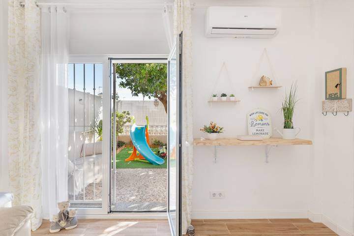 Ferienhaus 'La historia de la Casa de los Gatos' mit privater Terrasse & WLAN in Los Narejos, Los Alcázares