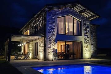 Location de vacances pour 12 personnes, avec jardin et terrasse à Châteauneuf-de-Galaure