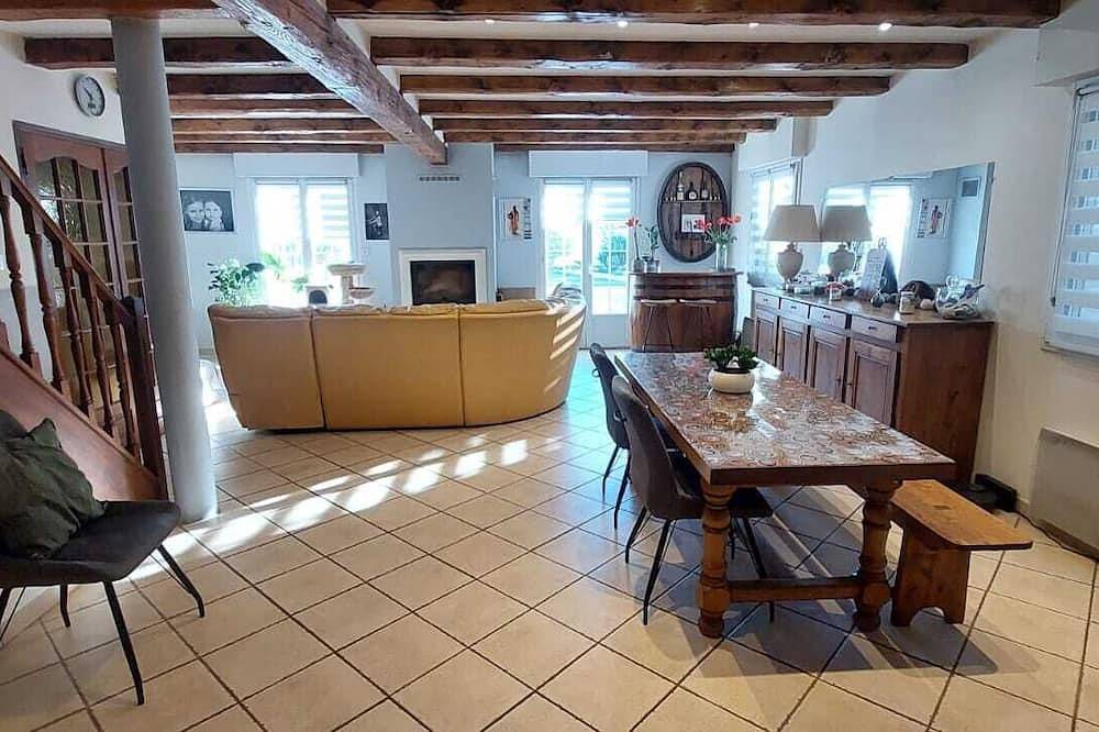 Maison 140m² avec jardin et piscine in Aubord, Côte méditerranéenne (France)
