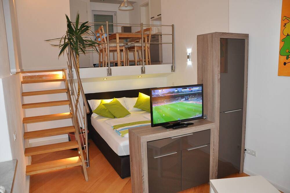 Entire apartment, Live and sleep right on the Main at the gates of Bamberg World Heritage in Hallstadt, Franconian Wine Country