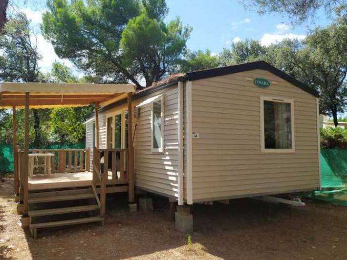 Mobil home pour 6 personnes, avec piscine et terrasse à Laurens