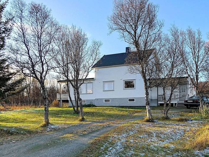 Ferienhaus für 9 Personen, mit Terrasse und Garten in Lyngen
