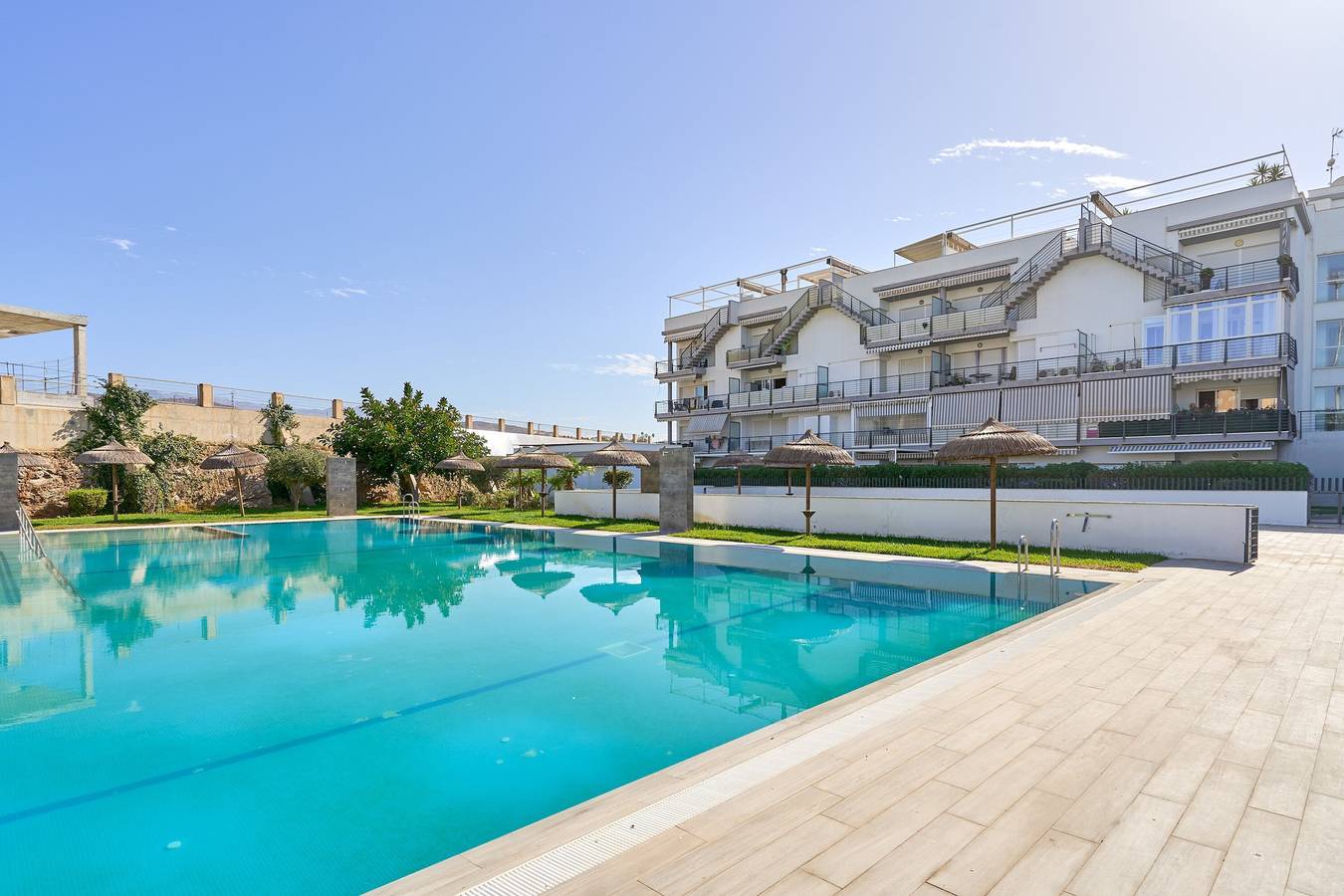Ganze Wohnung, Apartment 'Vistas Al Mar Y Montaña' mit Meerblick, Gemeinschaftspool und Klimaanlage in Torrox Costa, Torrox
