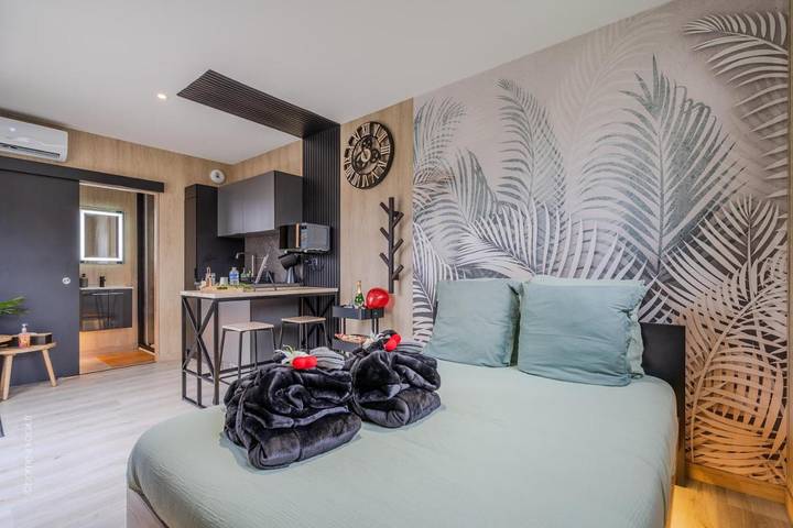 Gîte pour 2 personnes, avec jacuzzi et jardin dans Crèvecœur-en-Brie