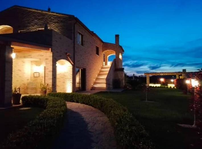 Location de vacances pour 2 personnes, avec Terrasse ainsi que Jardin et Piscine à Cupra Marittima - 3