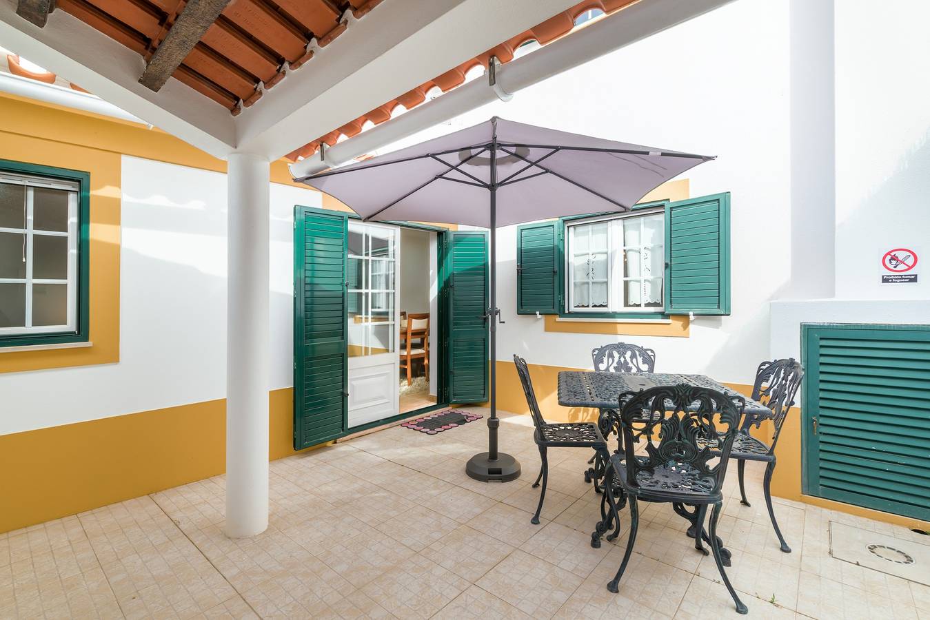 Casa de vacaciones 'Malibu Guesthouse' con terraza privada, Wi-Fi y aire acondicionado in Vila Nova de Milfontes, Costa Alentejana
